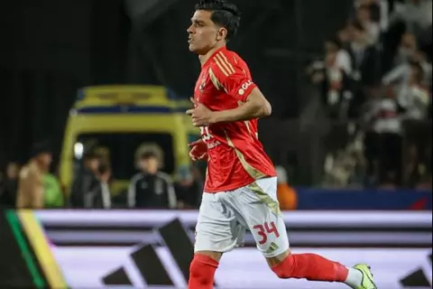 تاسع المسجلين والأجنبي الأول في القمة.. بنشرقي يكتب التاريخ بقميص الأهلي